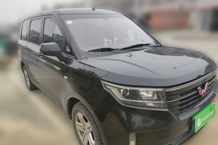 Used Wuling Hongguang PLUS 2019 1.5T Manual Luxury 7-Seater Front Right 45 Deg