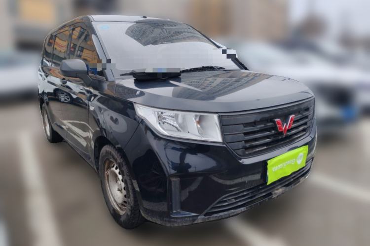 Used Wuling Hongguang PLUS 2019 1.5T Manual Standard Version 7 Seats Front Right 45 Deg
