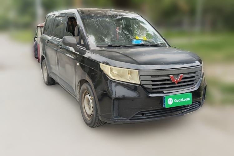 Used Wuling Hongguang PLUS 2019 1.5T Manual Standard Edition 5 Seats Front Right 45 Deg