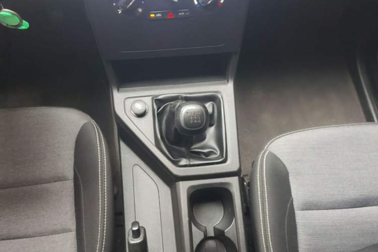 Used Wuling Hongguang PLUS 2019 1.5T Manual Standard Version 7 Seats Gear Lever