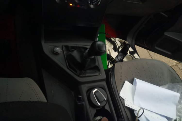 Used Wuling Hongguang PLUS 2019 1.5T Manual Standard Edition 5 Seats Gear Lever