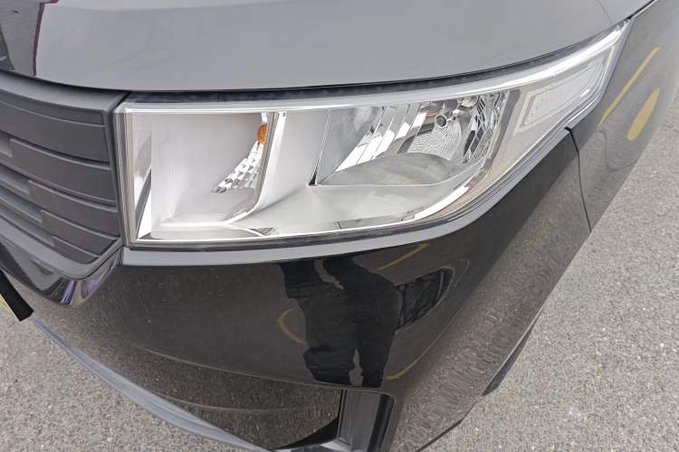 Used Wuling Hongguang PLUS 2019 1.5T Manual Standard Edition 5 Seats Left Front Headlight