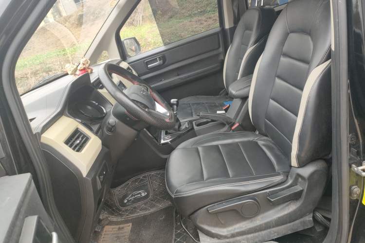 Used Wuling Hongguang PLUS 2019 1.5T Manual Luxury 7-Seater Left Front Seat