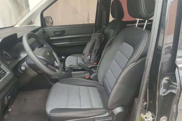 Used Wuling Hongguang PLUS 2019 1.5T Manual Standard Version 7 Seats Left Front Seat