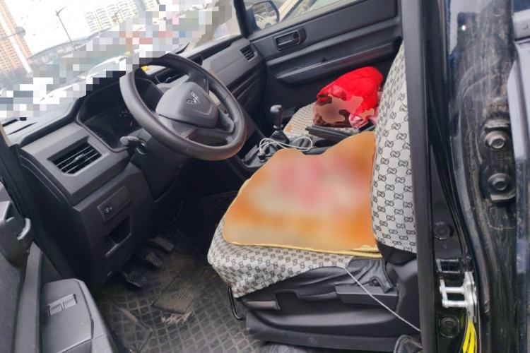 Used Wuling Hongguang PLUS 2019 1.5T Manual Standard Version 7 Seats Left Front Seat