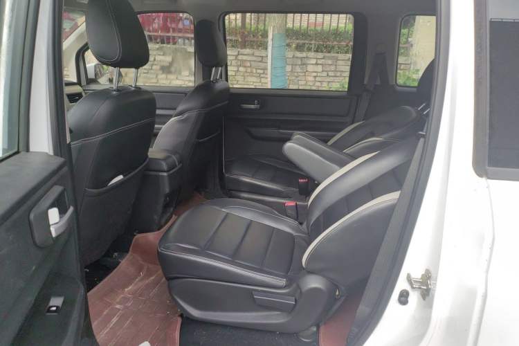 Used Wuling Hongguang PLUS 2019 1.5T Manual Luxury 7-Seater Left Rear Seat