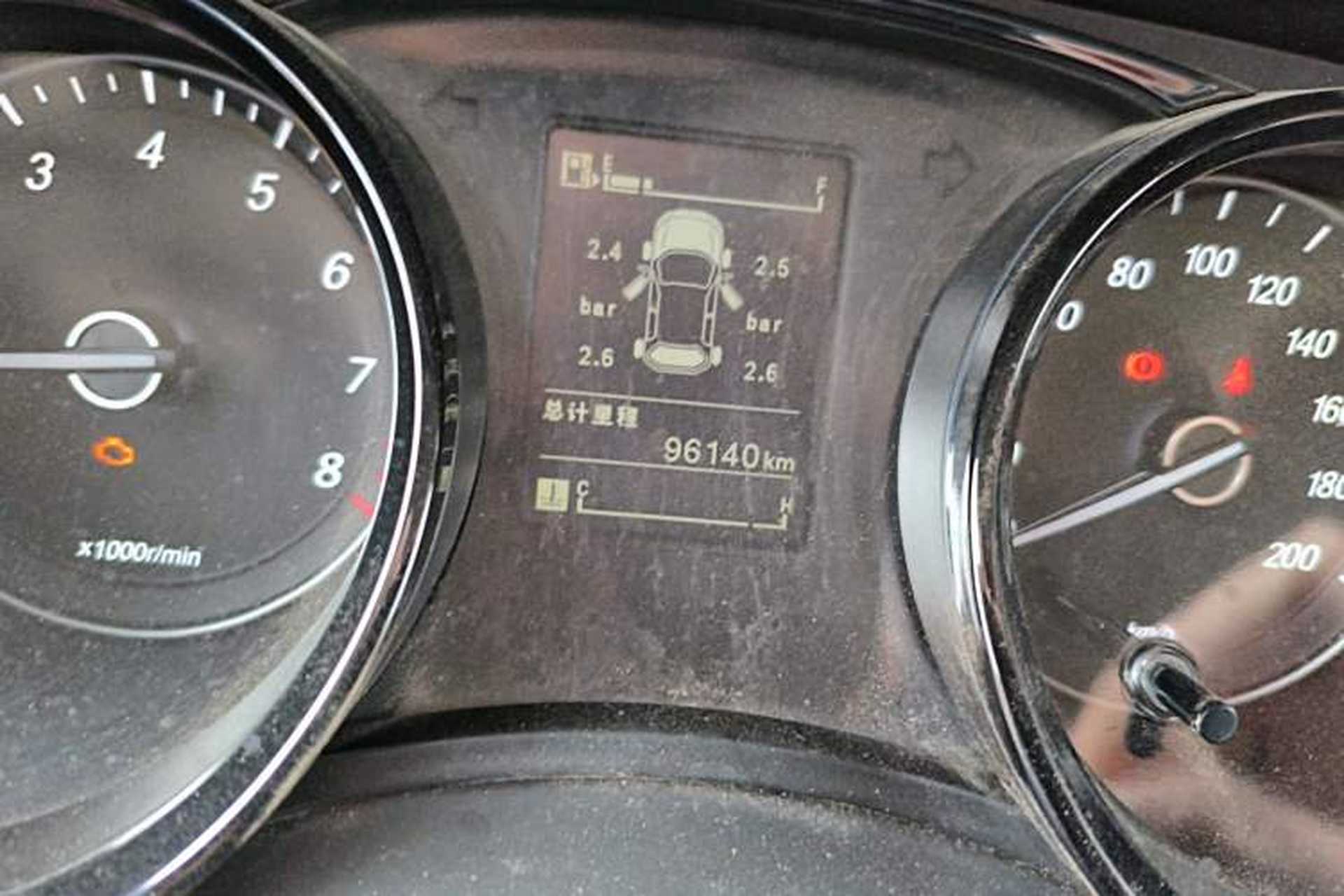 Used Wuling Hongguang PLUS 2019 1.5T Manual Luxury 7-Seater Odometer Close Up