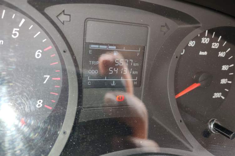Used Wuling Hongguang PLUS 2019 1.5T Manual Standard Version 7 Seats Odometer Close Up