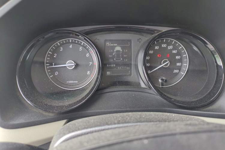 Used Wuling Hongguang PLUS 2019 1.5T Manual Luxury 7-Seater Odometer Close Up