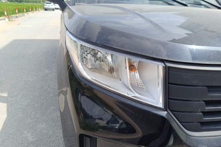 Used Wuling Hongguang PLUS 2019 1.5T Manual Standard Edition 5 Seats Right Front Headlight