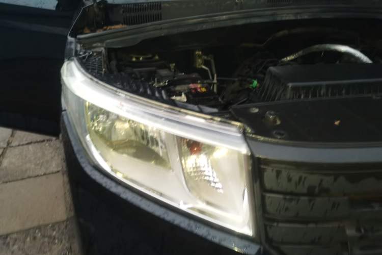 Used Wuling Hongguang PLUS 2019 1.5T Manual Standard Edition 5 Seats Right Front Headlight