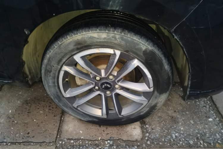 Used Wuling Hongguang PLUS 2019 1.5T Manual Standard Edition 5 Seats Right Front Wheel Hub