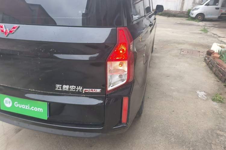 Used Wuling Hongguang PLUS 2019 1.5T Manual Standard Version 7 Seats Right Rear Taillight