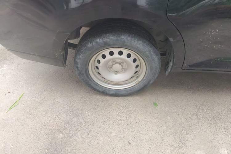 Used Wuling Hongguang PLUS 2019 1.5T Manual Standard Version 7 Seats Right Rear Wheel Hub