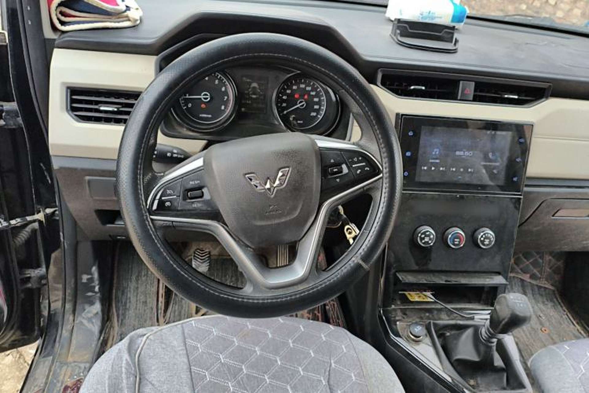 Used Wuling Hongguang PLUS 2019 1.5T Manual Luxury 7-Seater Steering Wheel