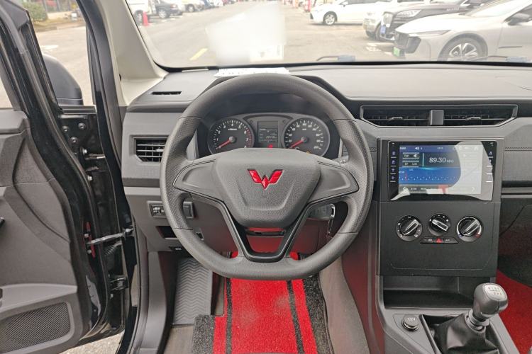 Used Wuling Hongguang PLUS 2019 1.5T Manual Standard Edition 5 Seats Steering Wheel