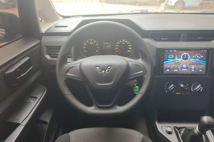 Used Wuling Hongguang PLUS 2019 1.5T Manual Standard Version 7 Seats Steering Wheel