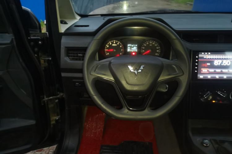 Used Wuling Hongguang PLUS 2019 1.5T Manual Standard Edition 5 Seats Steering Wheel