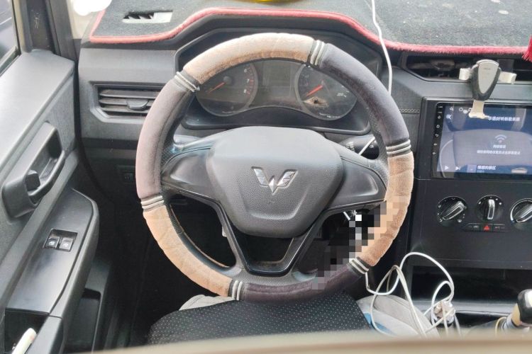 Used Wuling Hongguang PLUS 2019 1.5T Manual Standard Edition 5 Seats Steering Wheel