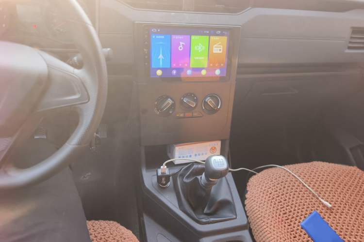 Used Wuling Hongguang PLUS 2019 1.5T Manual Standard Edition 5 Seats Audio And AC Panel