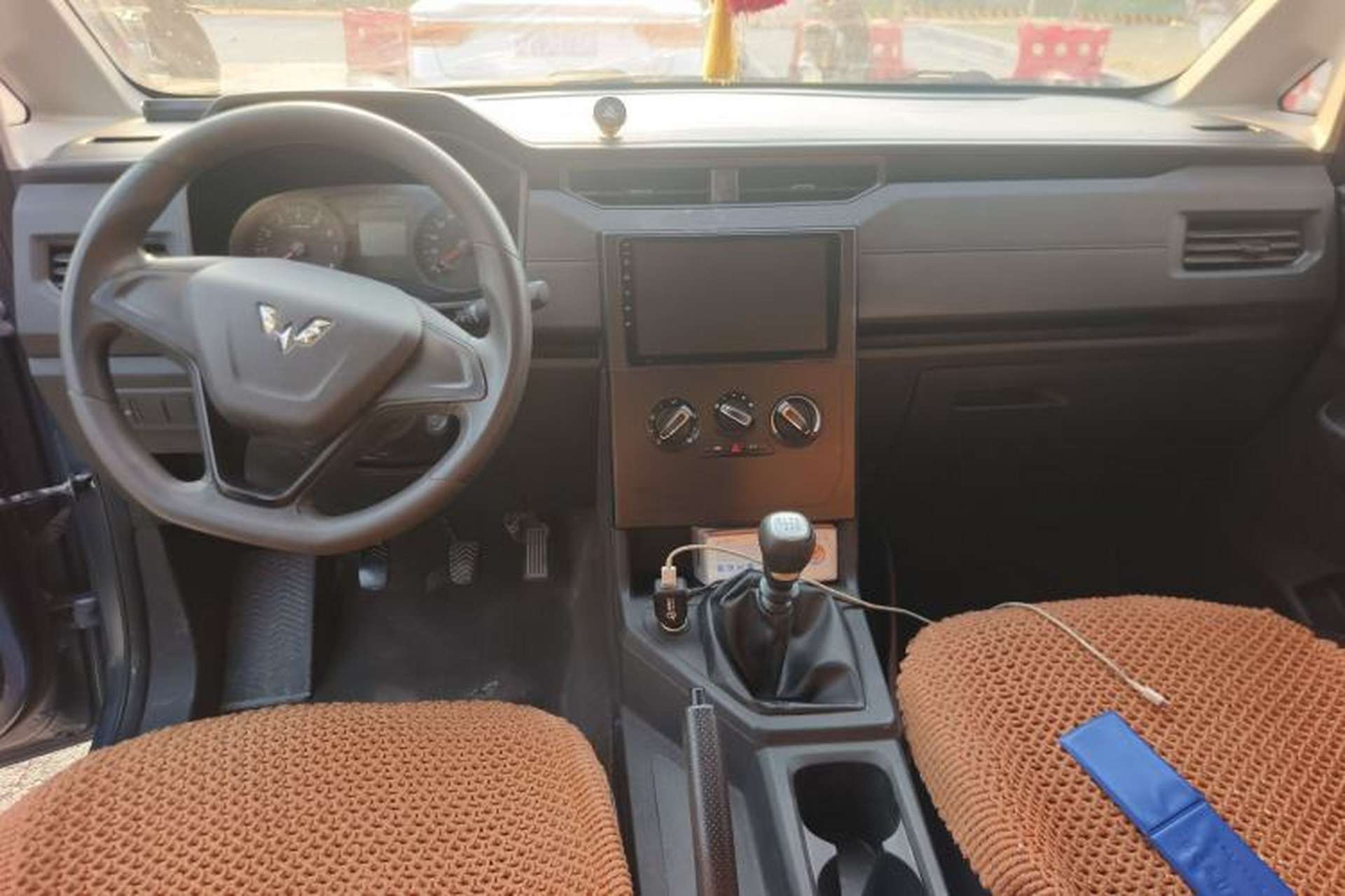 Used Wuling Hongguang PLUS 2019 1.5T Manual Standard Edition 5 Seats Center Console
