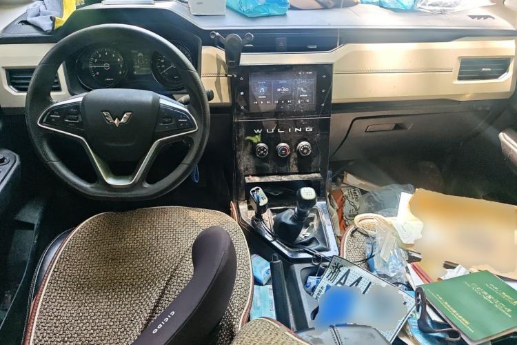 Used Wuling Hongguang PLUS 2019 1.5T Manual Luxury 7-Seater Center Console
