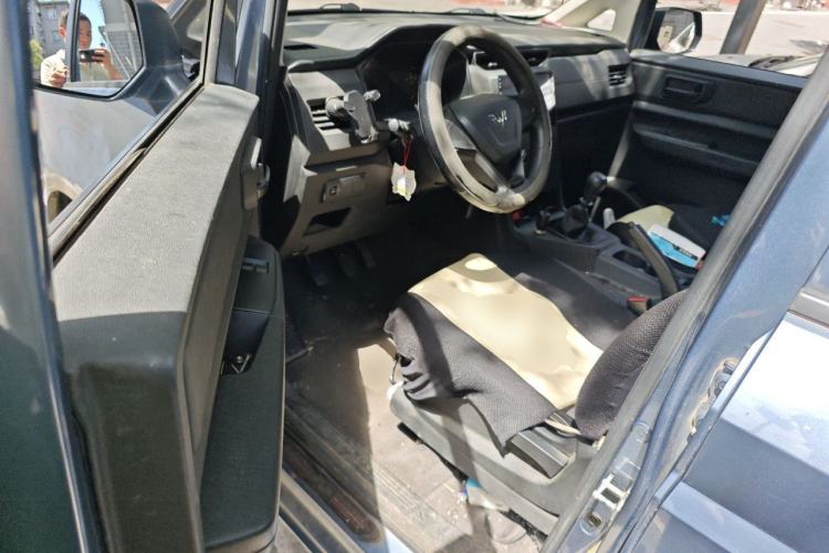 Used Wuling Hongguang PLUS 2019 1.5T Manual Standard Version 7 Seats Driver Seat