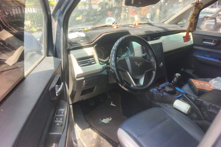Used Wuling Hongguang PLUS 2019 1.5T Manual Comfort Version 7 Seats Driver Seat