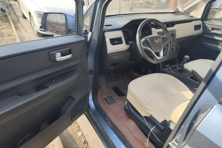 Used Wuling Hongguang PLUS 2019 1.5T Manual Comfort Version 7 Seats Driver Seat