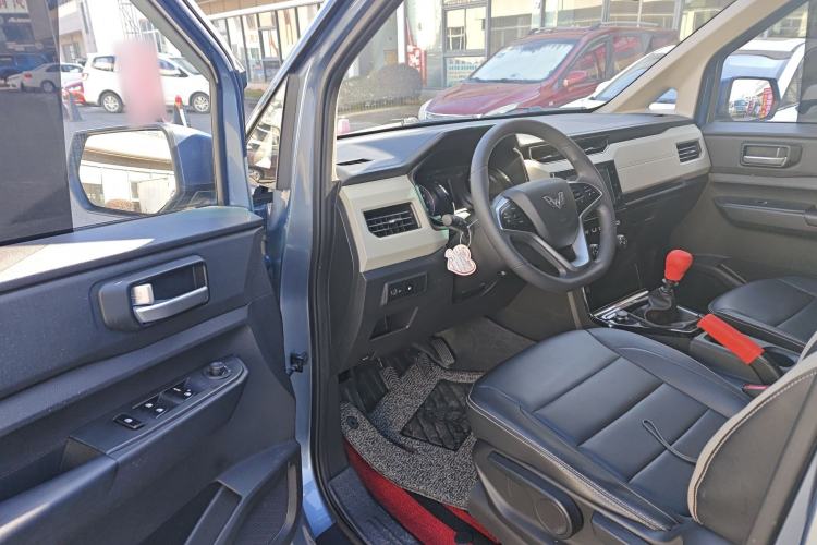Used Wuling Hongguang PLUS 2019 1.5T Manual Luxury 7-Seater Driver Seat