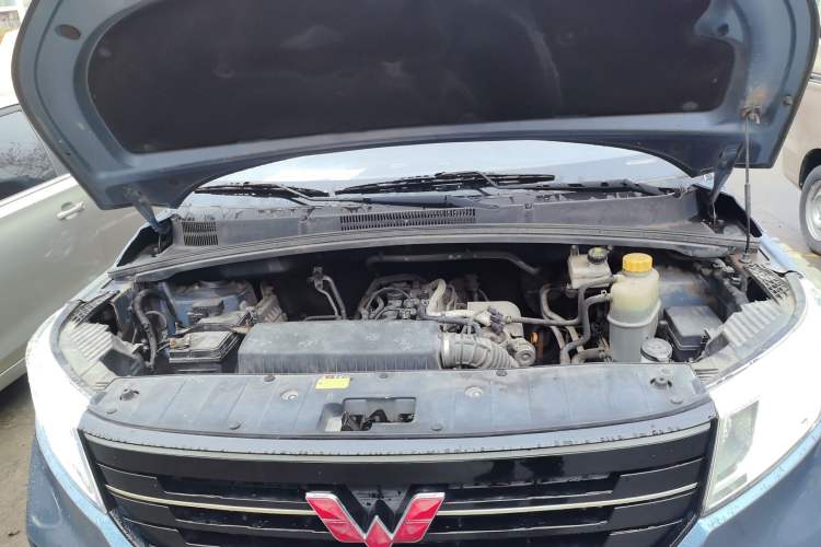 Used Wuling Hongguang PLUS 2019 1.5T Manual Comfort Version 7 Seats Engine Bay