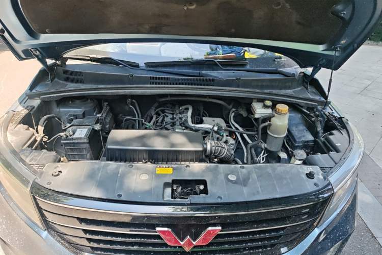 Used Wuling Hongguang PLUS 2019 1.5T Manual Luxury 7-Seater Engine Bay