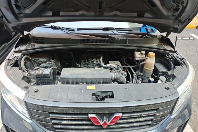 Used Wuling Hongguang PLUS 2019 1.5T Manual Standard Edition 5 Seats Engine Bay