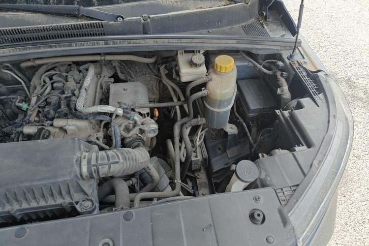 Used Wuling Hongguang PLUS 2019 1.5T Manual Luxury 7-Seater Engine Bay Left