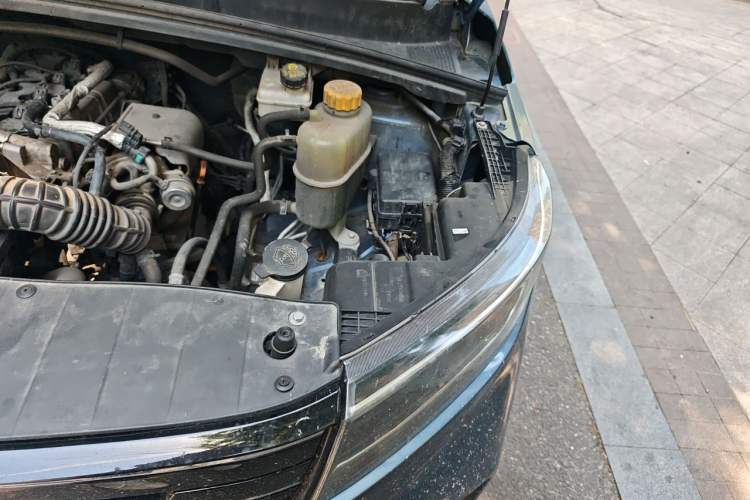 Used Wuling Hongguang PLUS 2019 1.5T Manual Luxury 7-Seater Engine Bay Left
