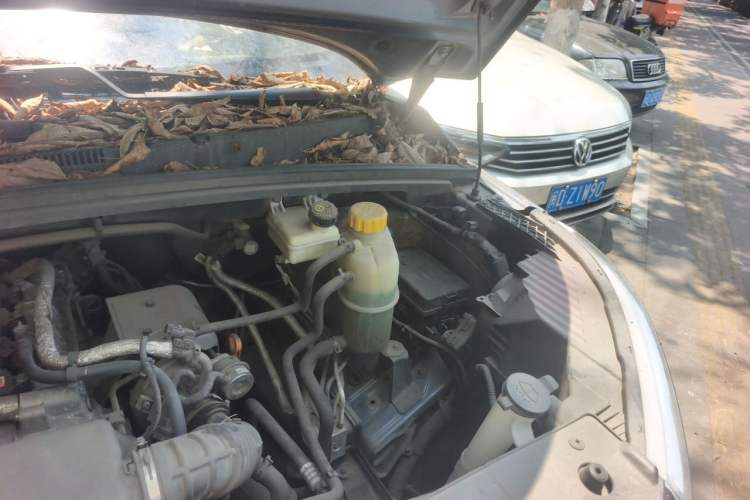 Used Wuling Hongguang PLUS 2019 1.5T Manual Comfort Version 7 Seats Engine Bay Left