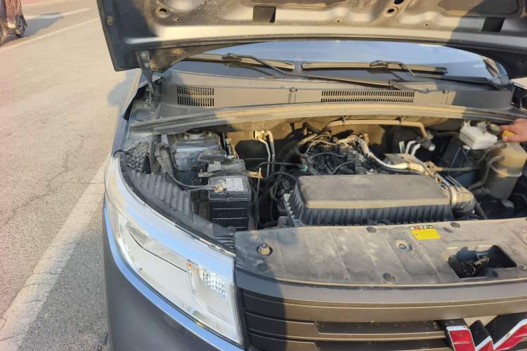 Used Wuling Hongguang PLUS 2019 1.5T Manual Standard Edition 5 Seats Engine Bay Right