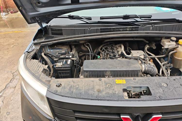 Used Wuling Hongguang PLUS 2019 1.5T Manual Standard Version 7 Seats Engine Bay Right