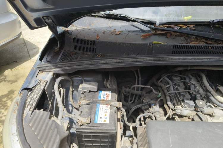 Used Wuling Hongguang PLUS 2019 1.5T Manual Comfort Version 7 Seats Engine Bay Right