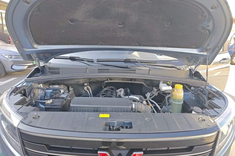 Used Wuling Hongguang PLUS 2019 1.5T Manual Luxury 7-Seater Engine Bay