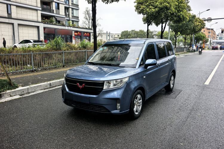 Used Wuling Hongguang PLUS 2019 1.5T Manual Comfort Version 7 Seats Exterior 1