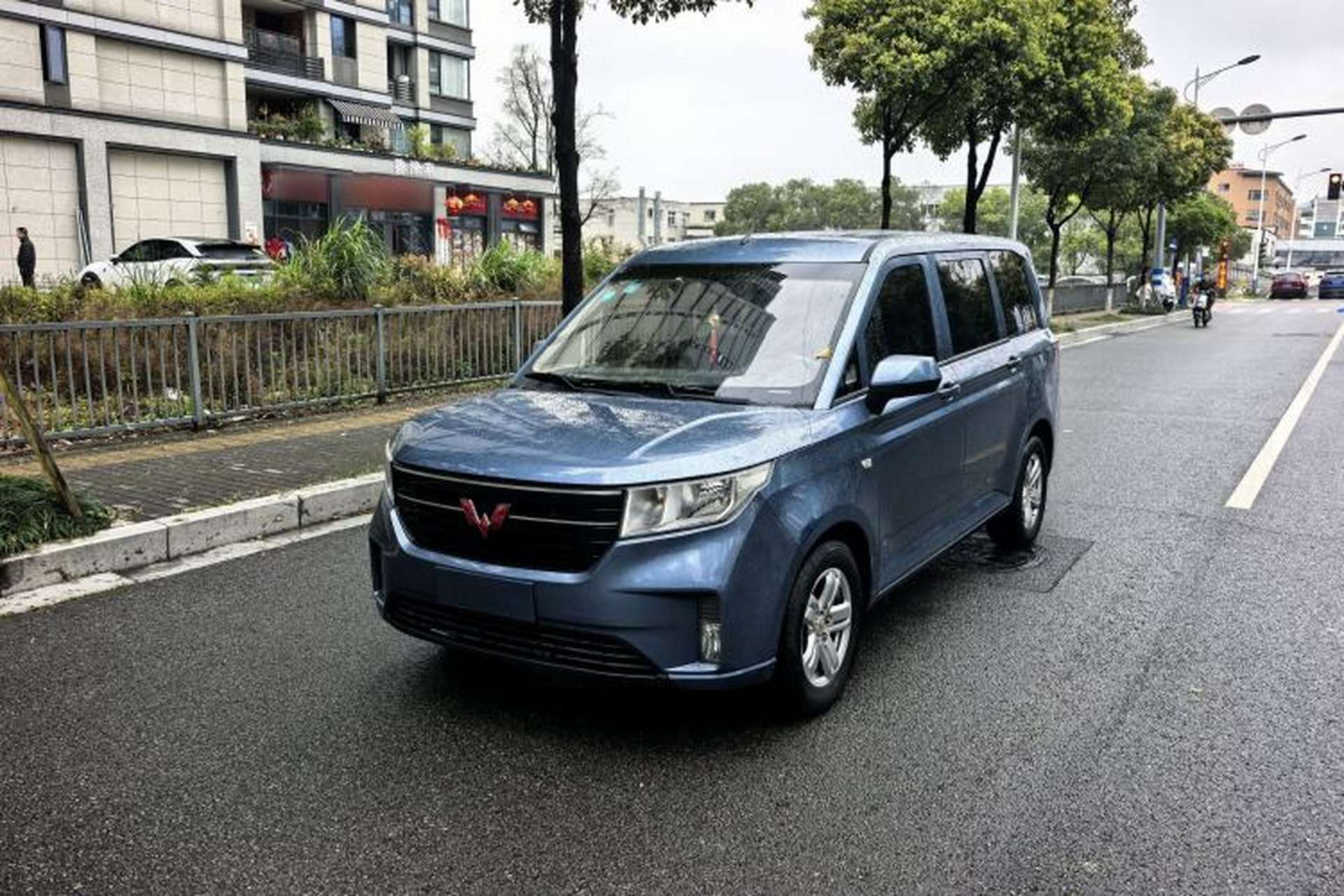 Used Wuling Hongguang PLUS 2019 1.5T Manual Comfort Version 7 Seats Exterior 1