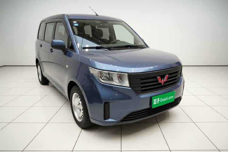 Used Wuling Hongguang PLUS 2019 1.5T Manual Standard Edition 5 Seats Exterior 2