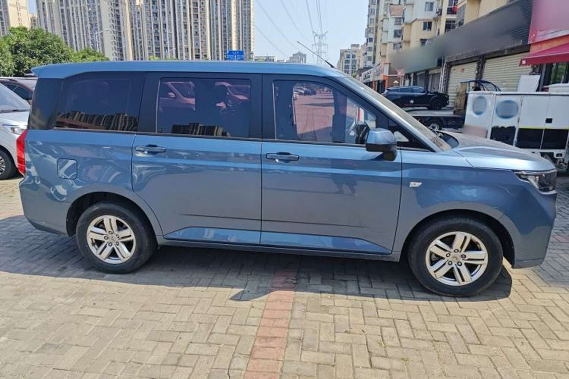 Used Wuling Hongguang PLUS 2019 1.5T Manual Luxury 7-Seater Exterior 2