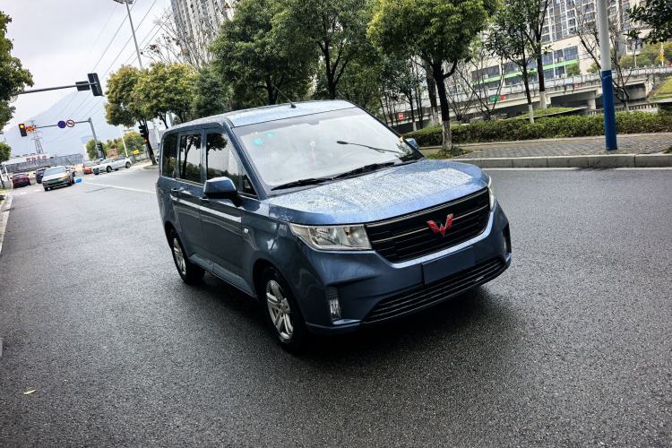 Used Wuling Hongguang PLUS 2019 1.5T Manual Comfort Version 7 Seats Exterior 3