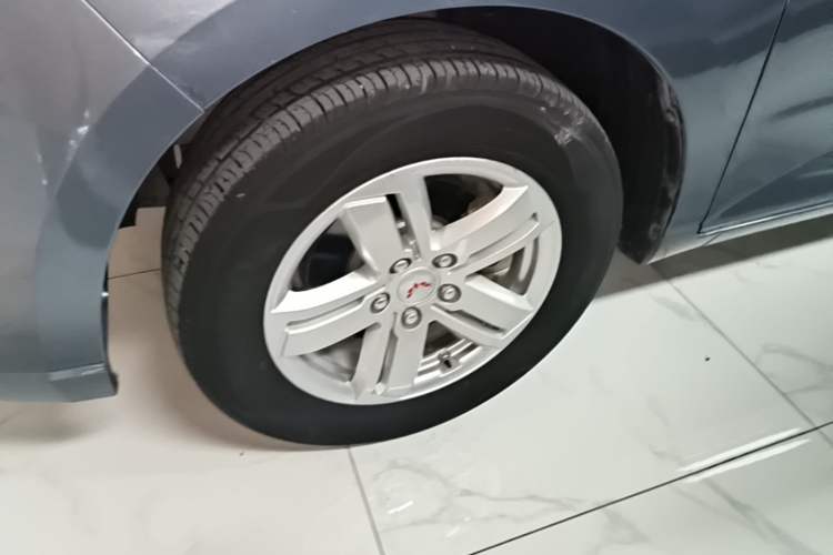 Used Wuling Hongguang PLUS 2019 1.5T Manual Luxury 7-Seater Exterior 4