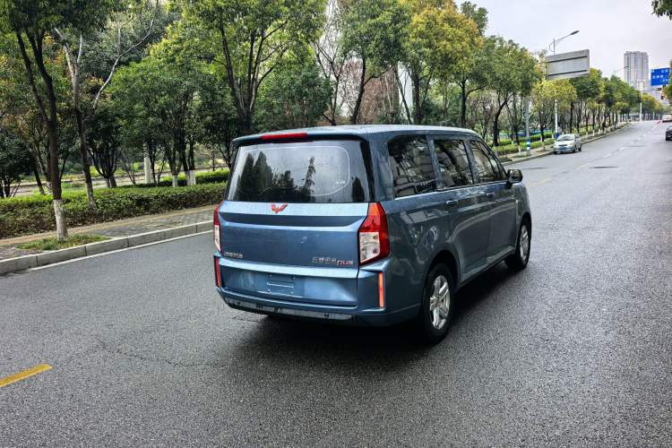 Used Wuling Hongguang PLUS 2019 1.5T Manual Comfort Version 7 Seats Exterior 6