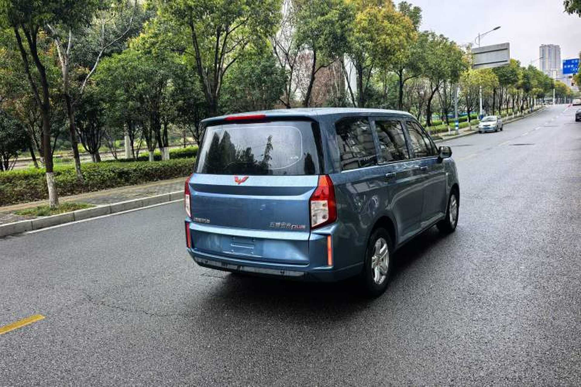 Used Wuling Hongguang PLUS 2019 1.5T Manual Comfort Version 7 Seats Exterior 6