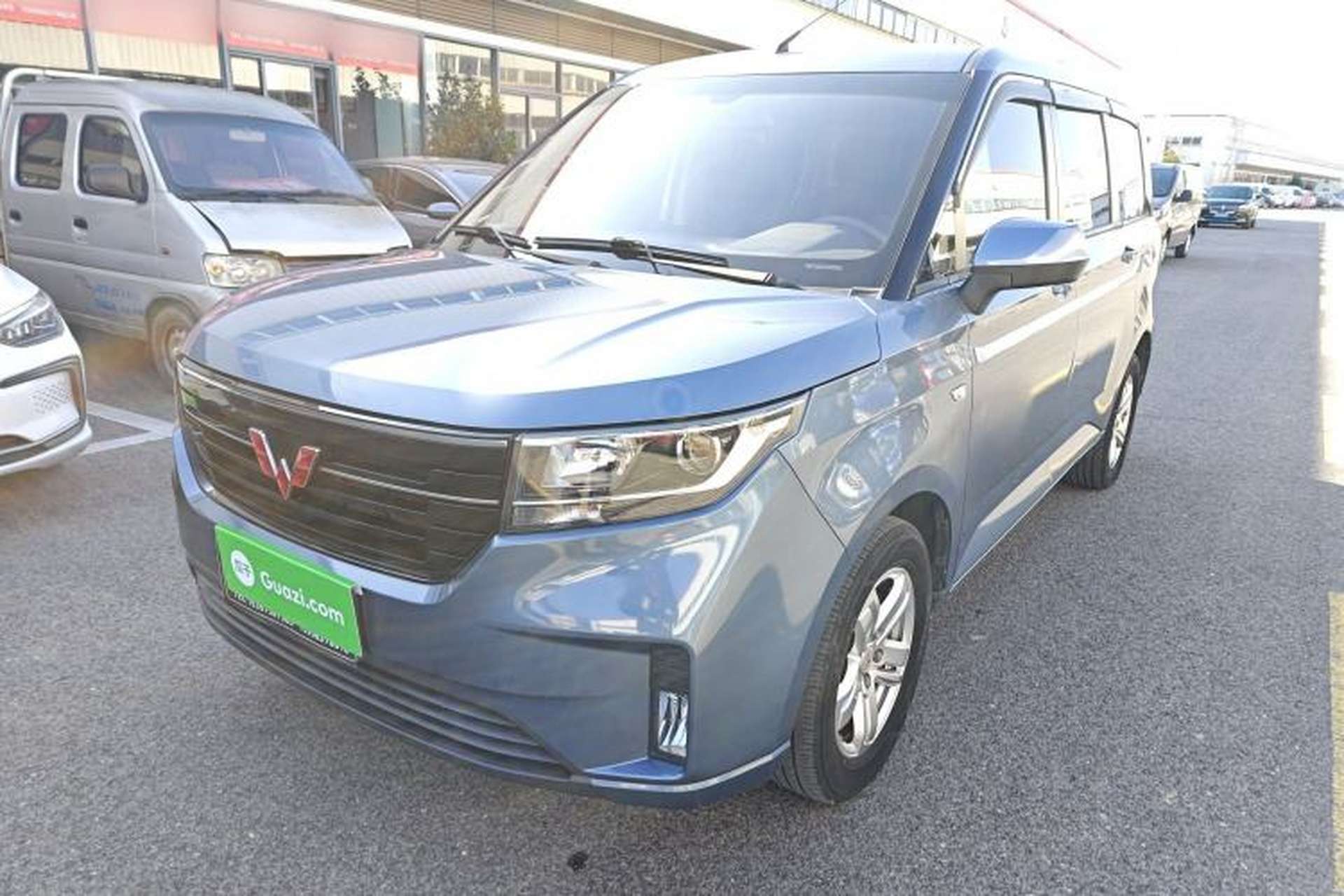 Used Wuling Hongguang PLUS 2019 1.5T Manual Luxury 7-Seater Front Left 45 Deg