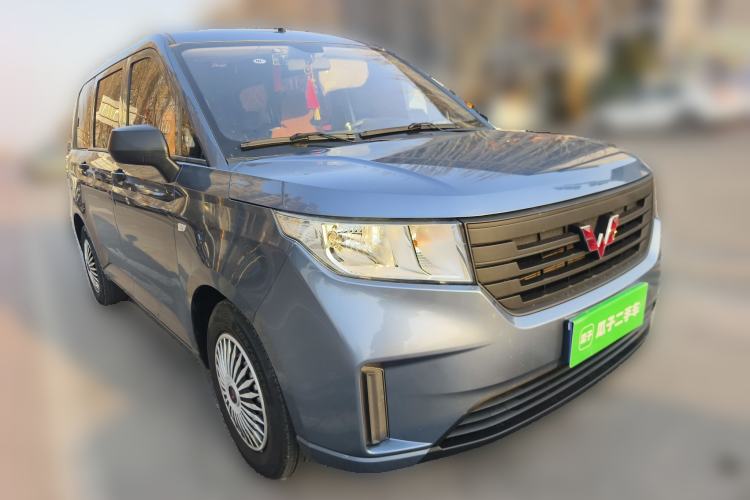 Used Wuling Hongguang PLUS 2019 1.5T Manual Standard Edition 5 Seats Front Right 45 Deg